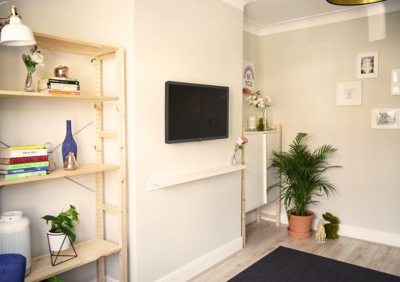 Charming Three Bed Home Near City Centre And Hospital Σαουθάμπτον Εξωτερικό φωτογραφία