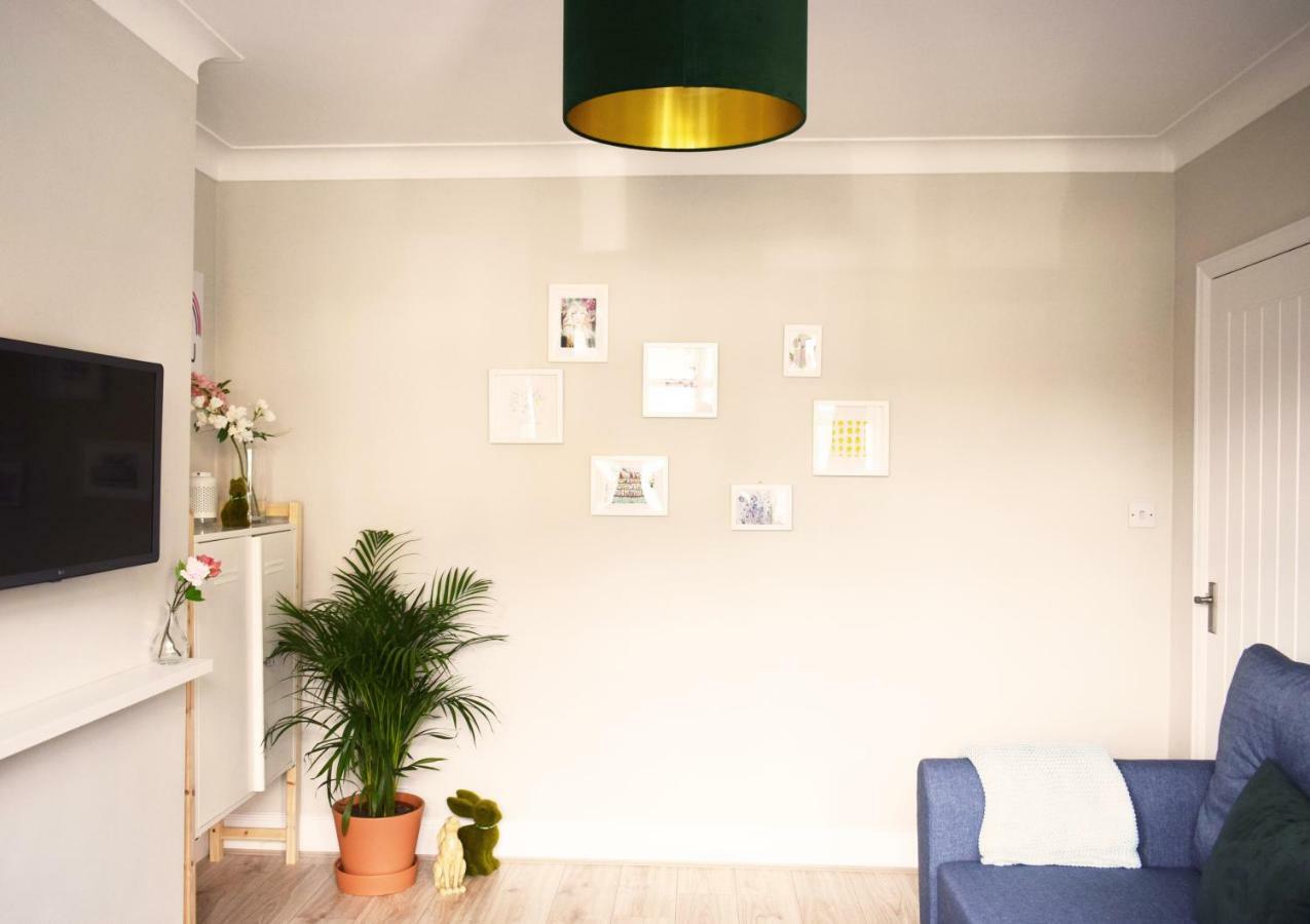 Charming Three Bed Home Near City Centre And Hospital Σαουθάμπτον Εξωτερικό φωτογραφία